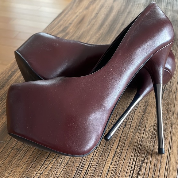 Heels - Picture 2 of 3